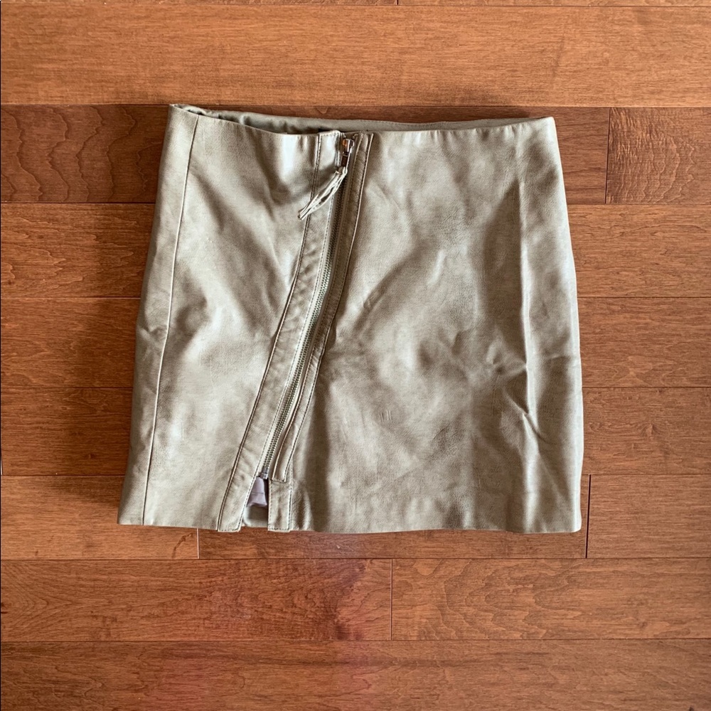 📦 Moving Sale - 4/20$ 📦 Fake Leather Skirt